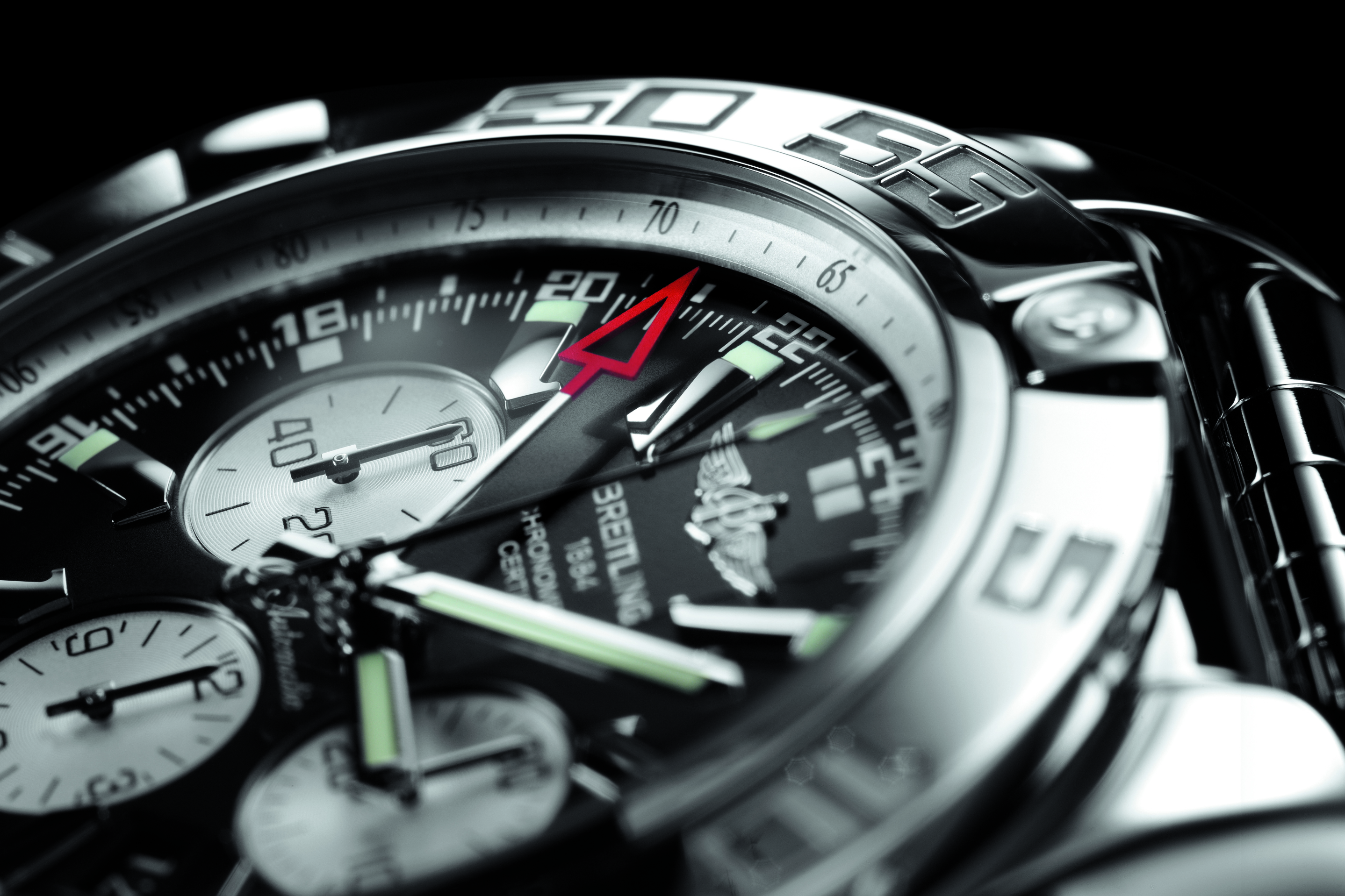 Chronomat GMT easily adjusts to a new time zone