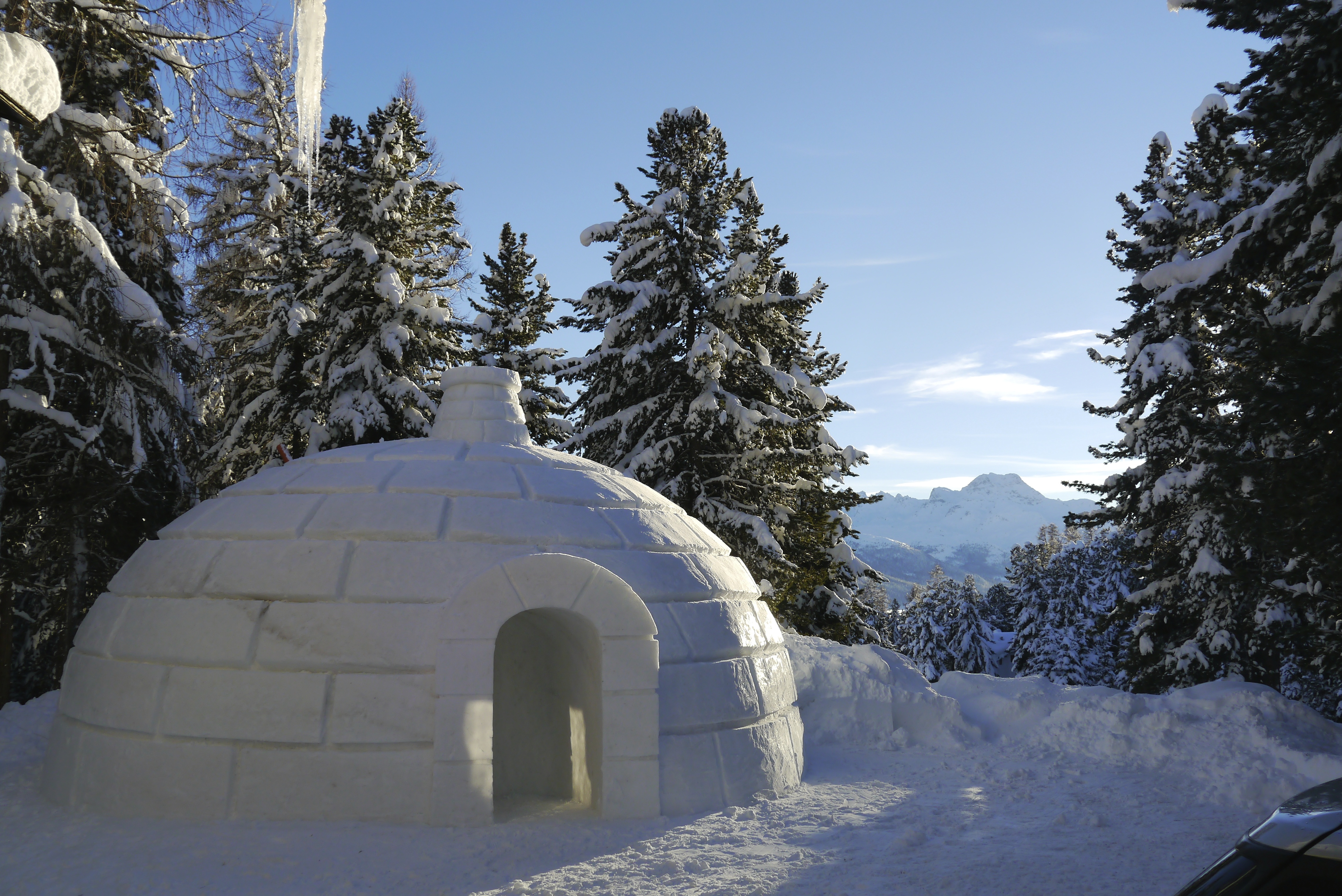 Tschuggen Hotel igloo restaurant in Arosa