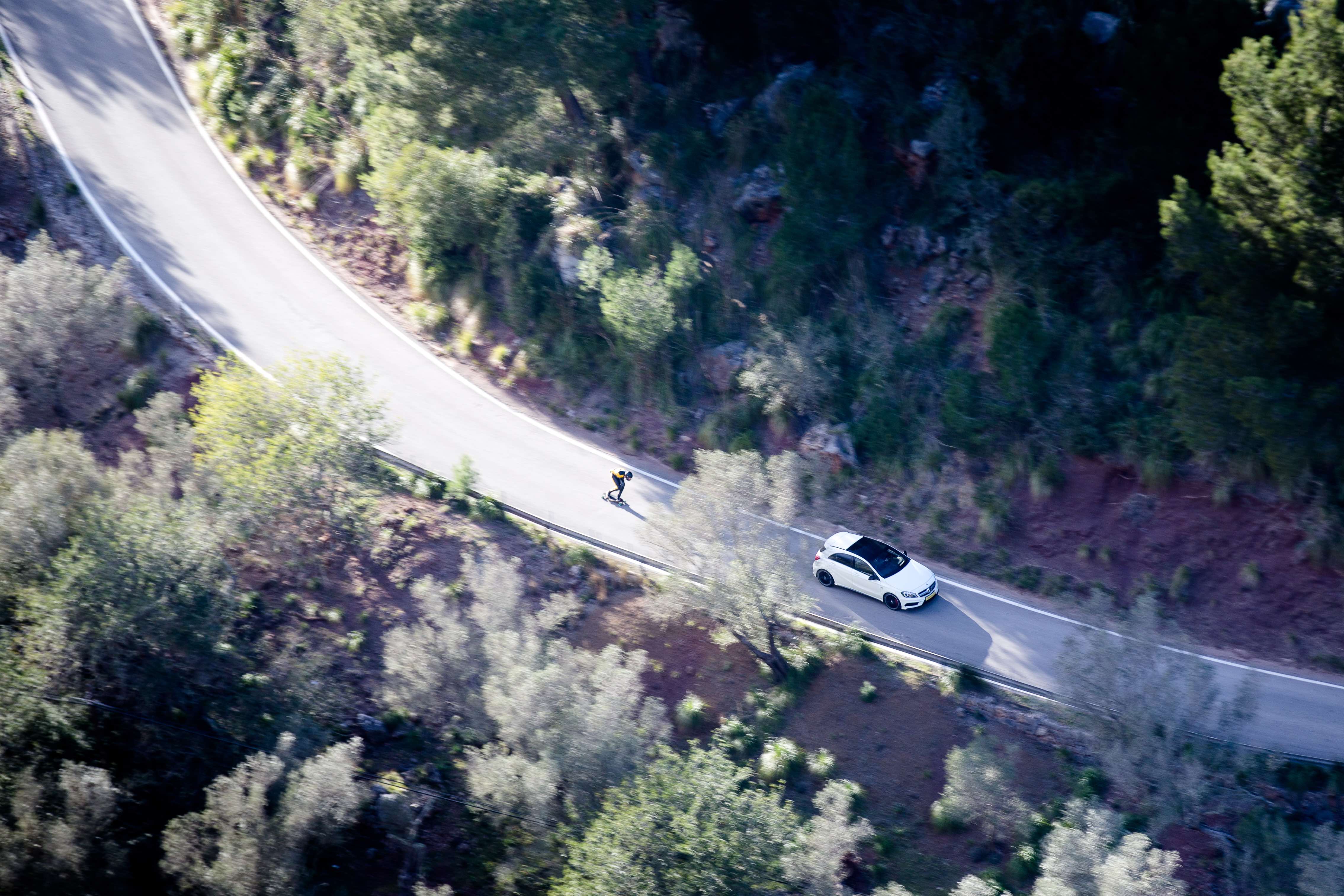 Video: Longboard slipstream test for Dunlop’s new Sport Maxx RT2 tyres