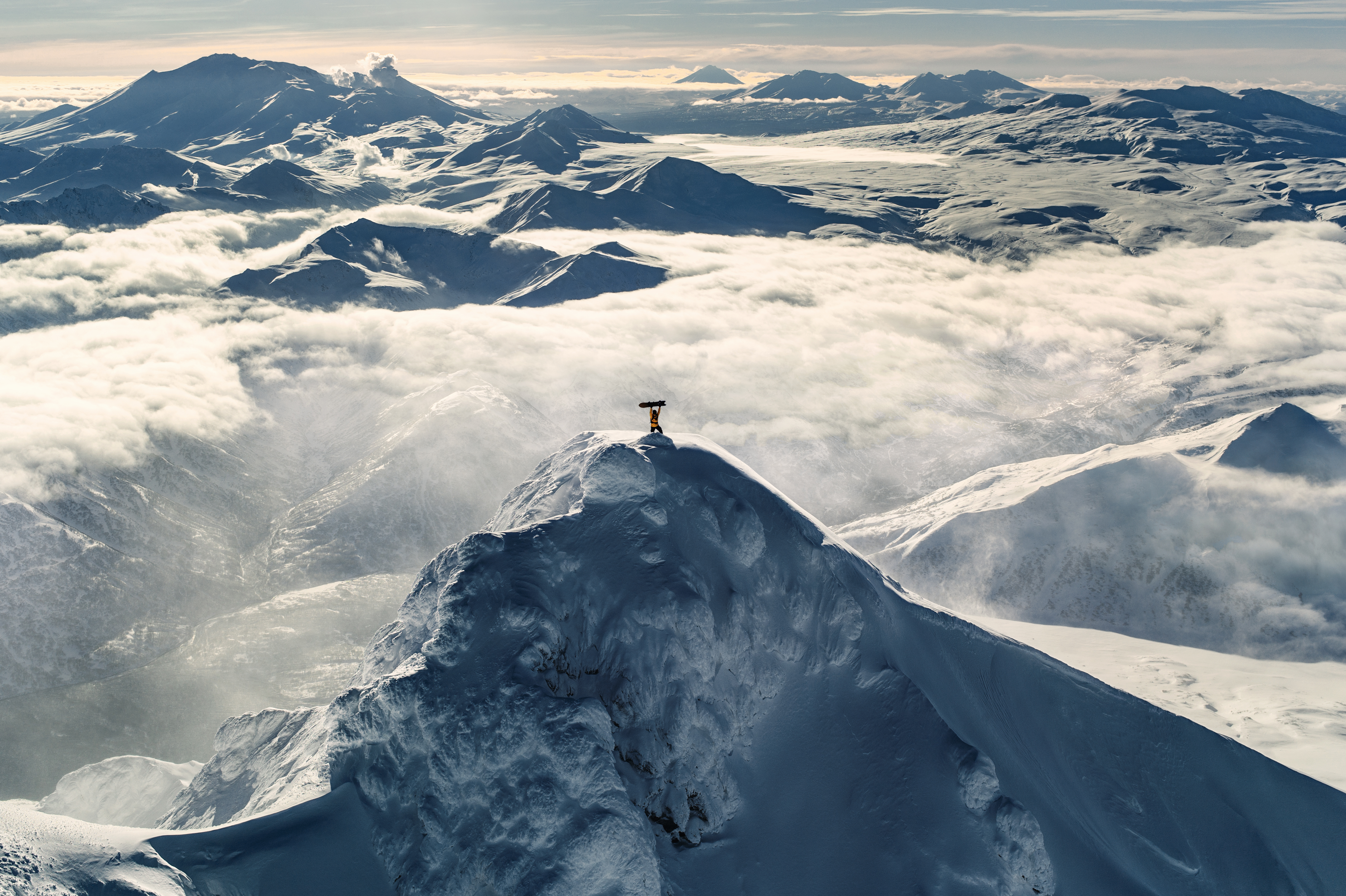 Video: Snowboarding down the Vilyuchinsky Volcano