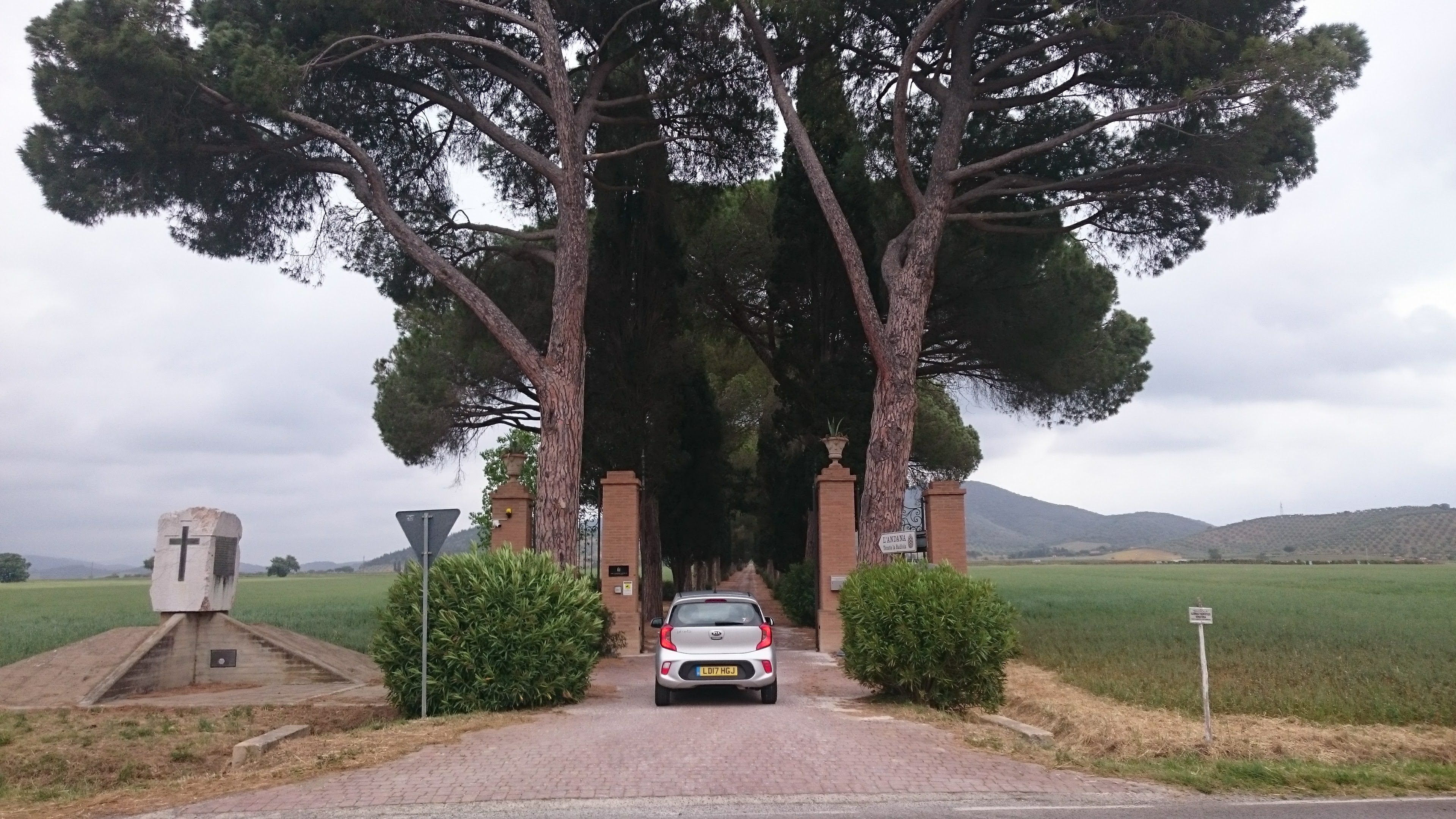 Driving the Kia Picanto in Tuscany