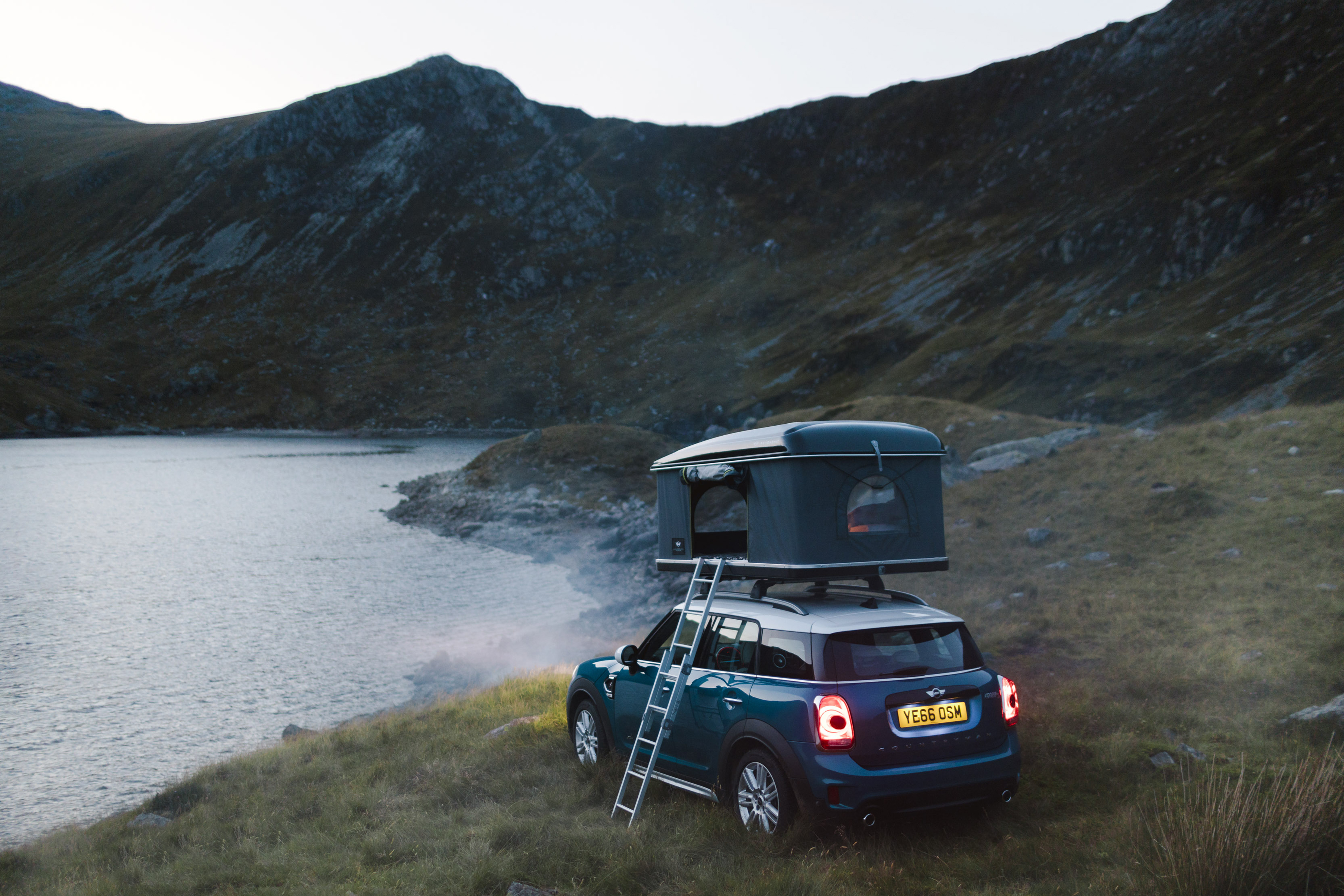 Sleep in a rooftop tent on a MINI Countryman