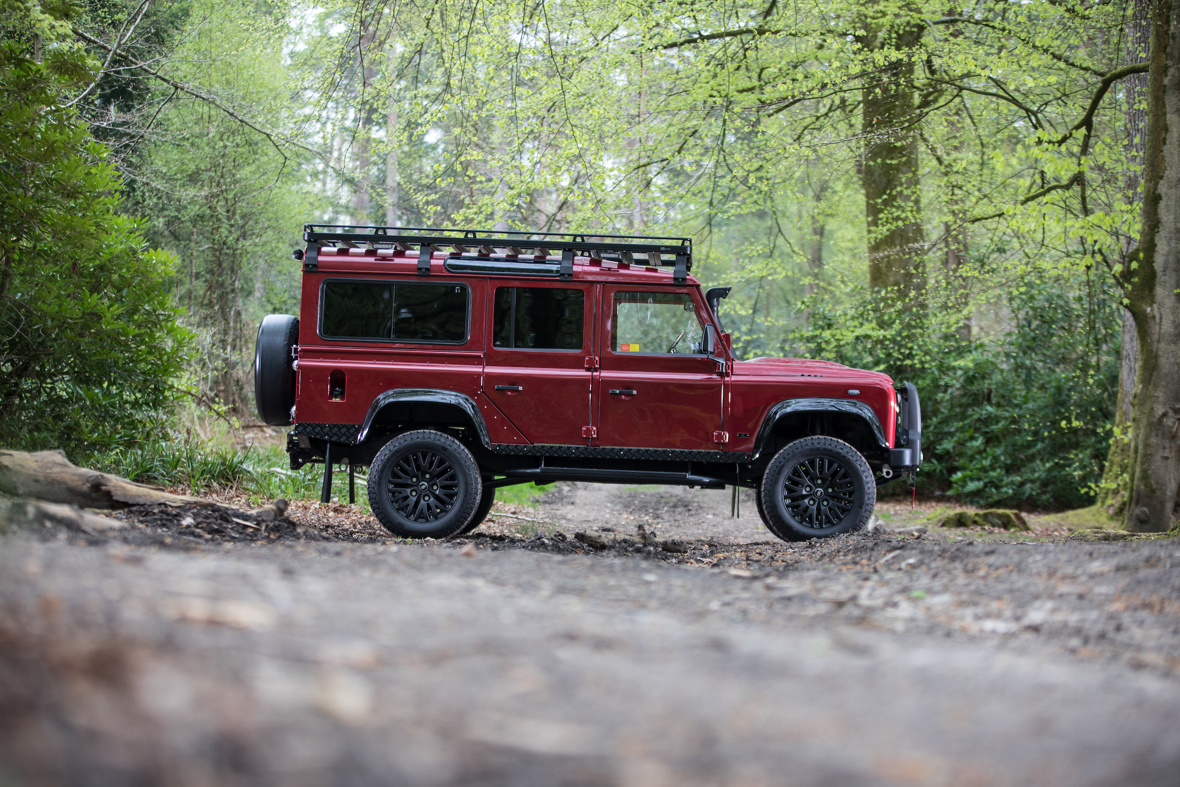 Arkonik’s crimson red ARTEMIS Defender