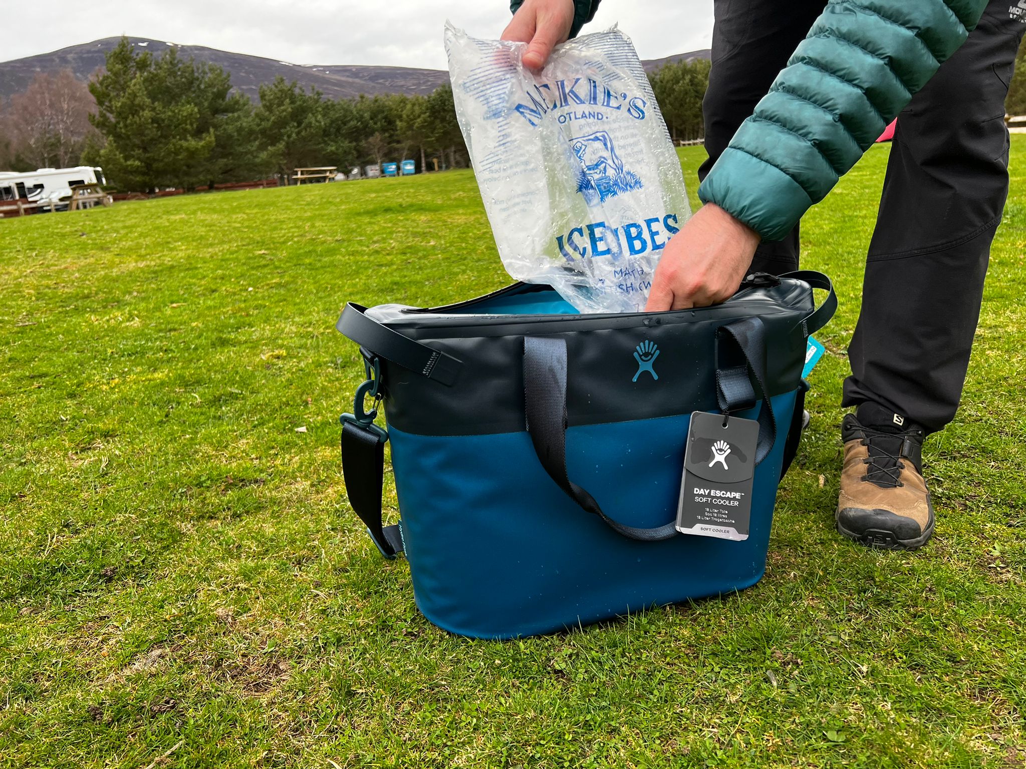 HydroFlask 26L Day Escape Tote Review - Peak Mountaineering